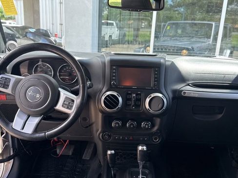 Used 2014 Jeep Wrangler Unlimited Rubicon AWD/4WD image 7