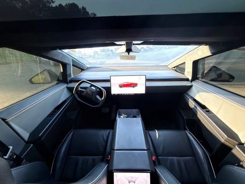 Used 2025 Tesla Cybertruck AWD Crew Cab image 15