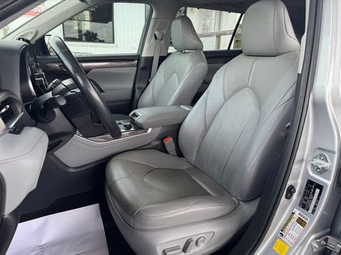 Used 2023 Toyota Highlander Limited AWD/4WD image 21