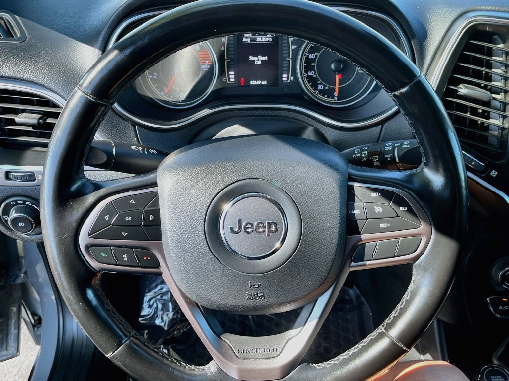 Used 2020 Jeep Cherokee Latitude Plus w/ Cold Weather Group AWD/4WD image 11