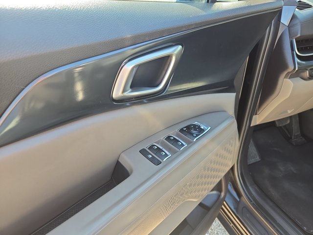 Used 2025 Kia Carnival FWD image 14
