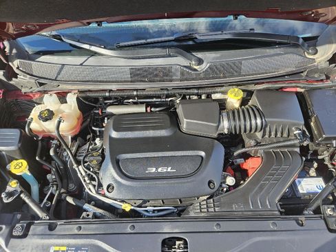 Used 2017 Chrysler Pacifica Touring FWD image 28