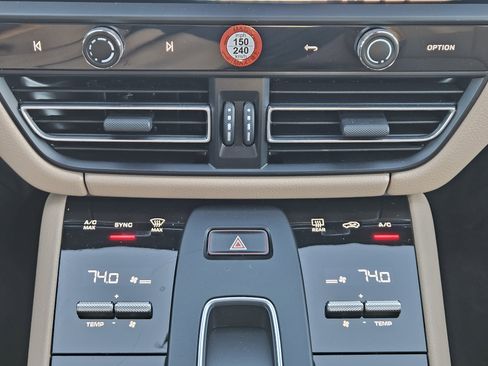 Certified 2025 Porsche Macan image 19