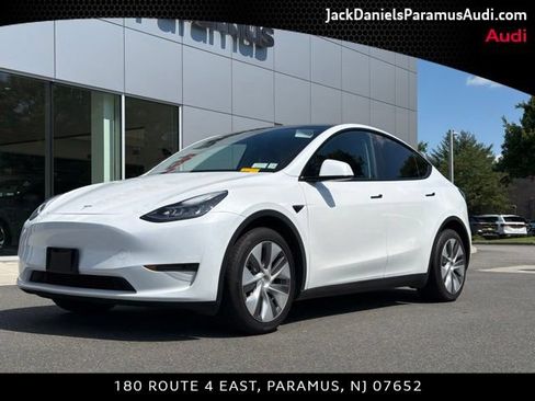 Used 2023 Tesla Model Y Long Range AWD/4WD image 1