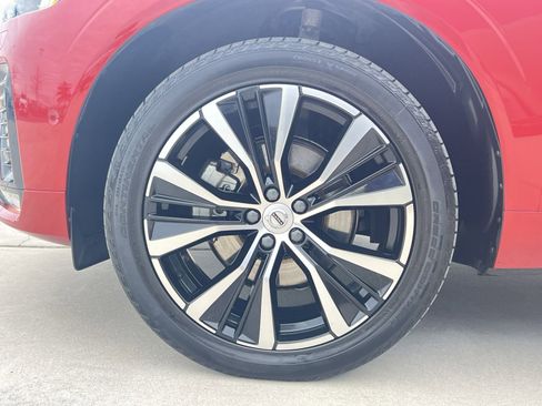 Used 2023 Volvo XC60 B5 Ultimate w/ Climate Package image 12