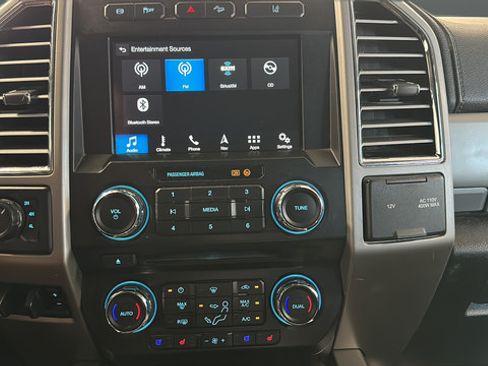 Used 2017 Ford F250 Lariat w/ Lariat Ultimate Package AWD/4WD image 15