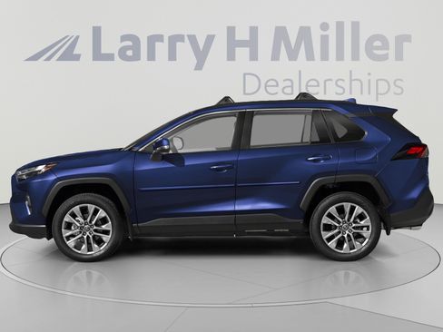 Used 2025 Toyota RAV4 XLE FWD image 3