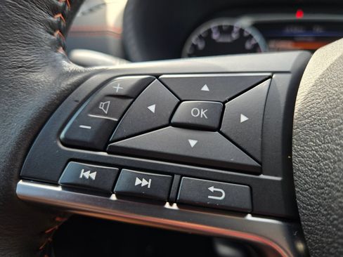 Used 2024 Nissan Sentra SR w/ SR Premium Package FWD image 23