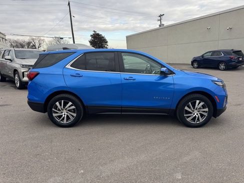 Used 2024 Chevrolet Equinox LT image 2
