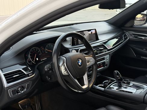 Used 2018 BMW 740i image 14