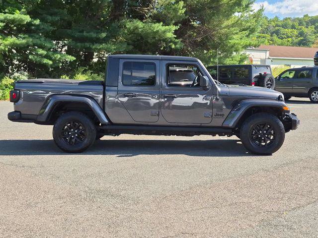 Certified 2023 Jeep Gladiator Sport AWD/4WD image 4