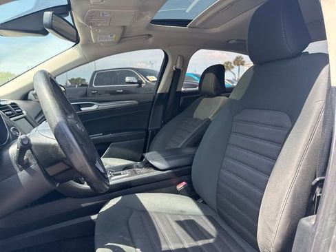 Used 2020 Ford Fusion SE FWD image 7