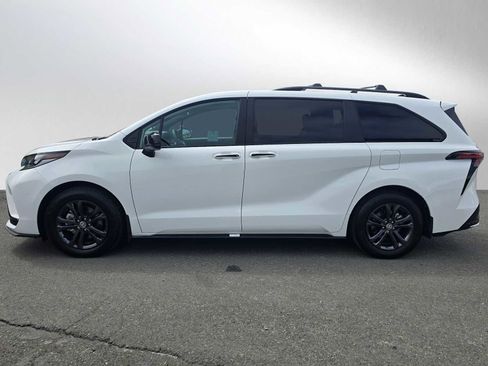 Used 2025 Toyota Sienna XSE w/ XSE Plus Package AWD/4WD image 6