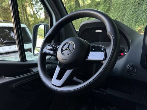 Used 2021 Mercedes-Benz Sprinter 2500 image 16