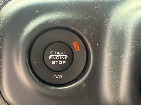 Used 2022 Jeep Wrangler Unlimited Sahara w/ Cold Weather Group AWD/4WD image 29