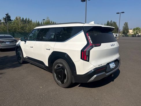 Used 2024 Kia EV9 Land AWD/4WD image 5