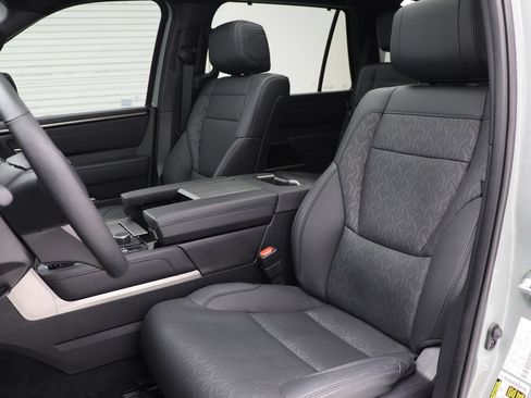 Used 2025 Toyota Sequoia Limited AWD/4WD image 16