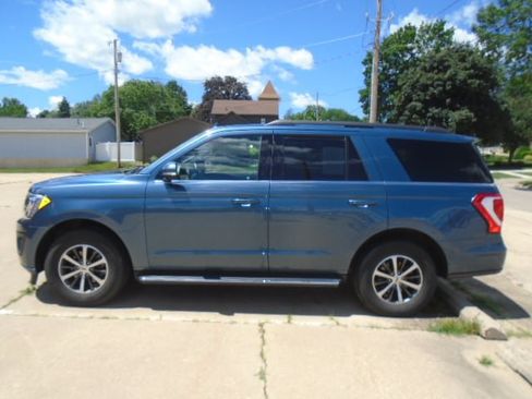 Used 2019 Ford Expedition XLT w/ Equipment Group 202A AWD/4WD image 2