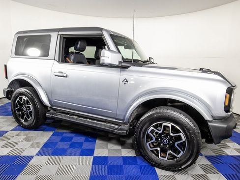 Used 2023 Ford Bronco Outer Banks image 3