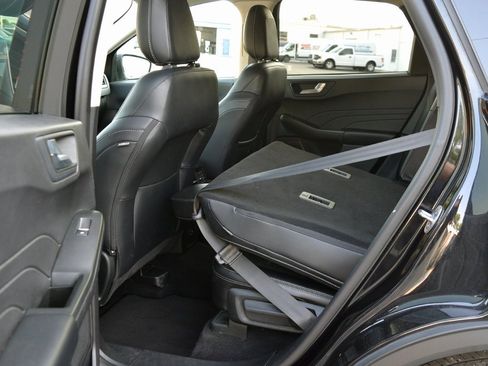 Used 2022 Ford Escape Titanium image 27