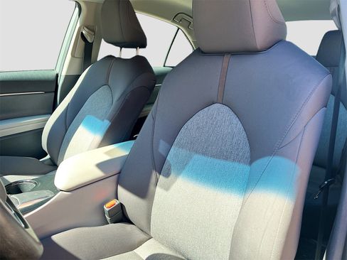 Used 2019 Toyota Camry LE image 19