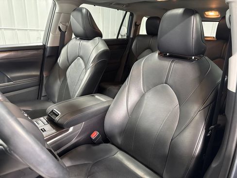 Used 2021 Toyota Highlander Limited AWD/4WD image 25