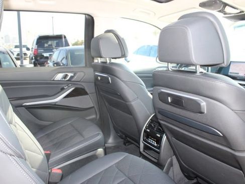 Used 2024 BMW X7 xDrive40i w/ Premium Package AWD/4WD image 7
