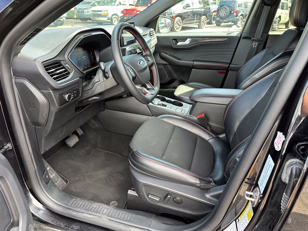 Used 2025 Ford Escape ST-Line AWD/4WD image 25