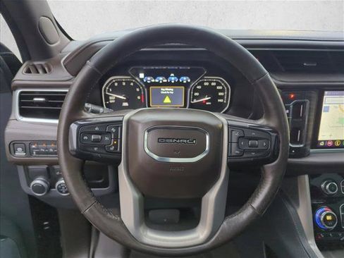 Used 2021 GMC Yukon Denali w/ Denali Premium Package image 27