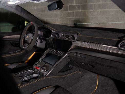 Used 2024 Lamborghini Urus Performante AWD/4WD image 17