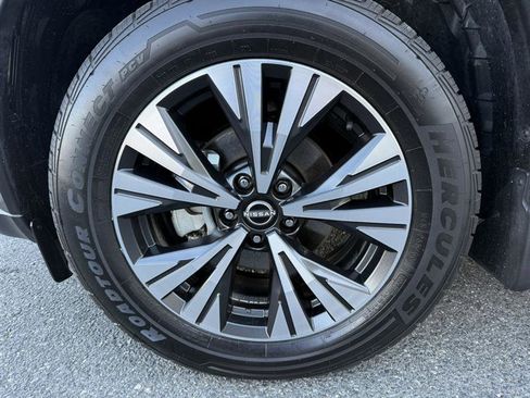 Used 2023 Nissan Rogue SV image 9