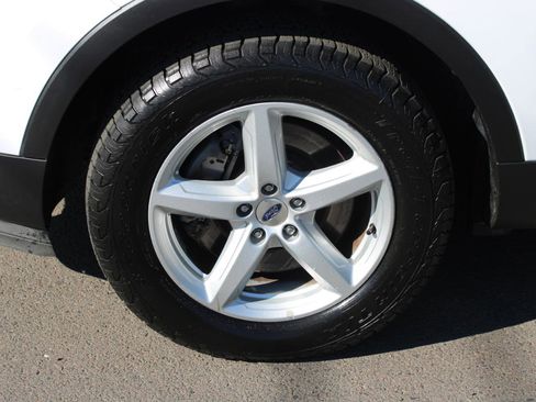 Used 2017 Ford Explorer XLT image 17