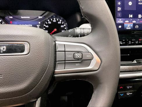Used 2025 Jeep Compass Latitude AWD/4WD image 25
