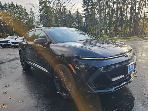 New 2026 Chevrolet Equinox EV RS image 3