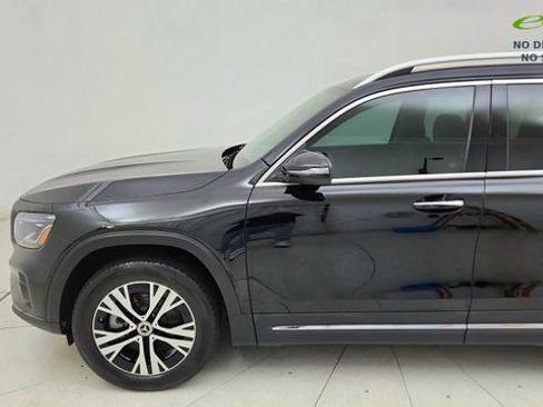 Used 2025 Mercedes-Benz GLB 250 4MATIC w/ Exclusive Package image 4