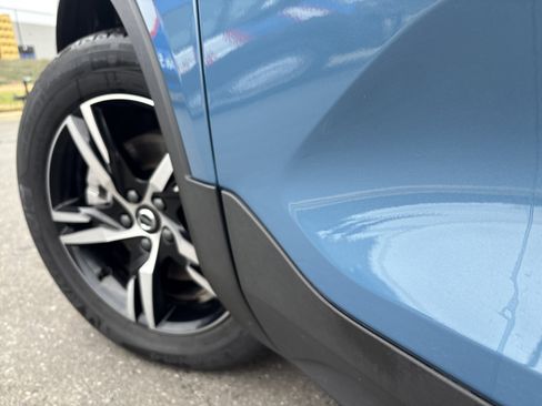 Used 2025 Volvo XC40 B5 Core image 12