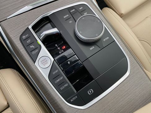 Used 2025 BMW 330i xDrive Sedan w/ Convenience Package image 28