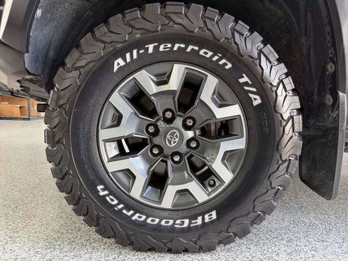 Used 2017 Toyota Tacoma TRD Off-Road w/ Tow Package (A/T) AWD/4WD image 43