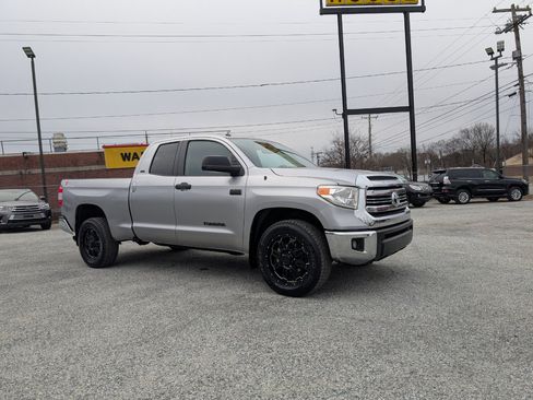 Used 2016 Toyota Tundra SR5 w/ SR5 Upgrade Package image 3