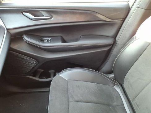 Used 2023 Jeep Grand Cherokee Altitude image 31