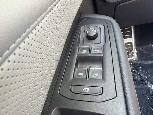 Used 2024 Volkswagen Atlas Peak Edition SE AWD/4WD image 28