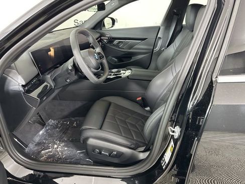 New 2025 BMW 530i xDrive w/ Premium Package image 3