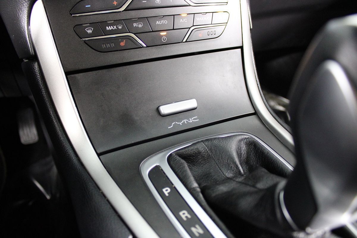 Used 2016 Ford Edge SEL w/ Equipment Group 201A FWD image 19