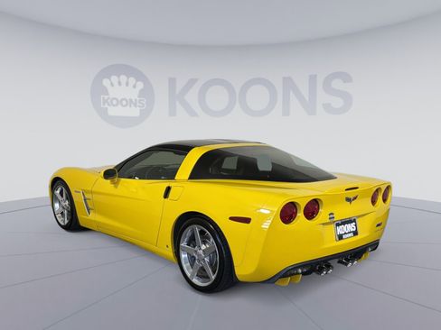 Used 2006 Chevrolet Corvette Coupe w/ Performance Package RWD image 4