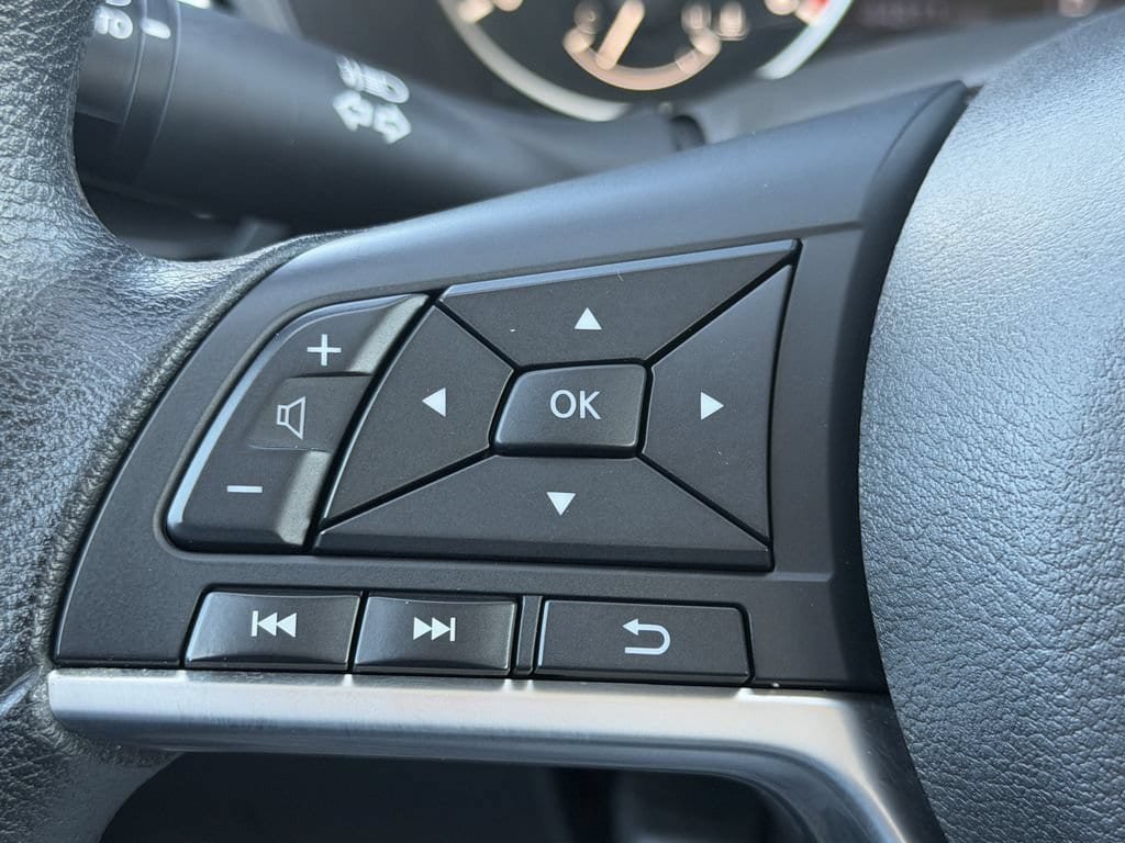 Used 2025 Nissan Altima 2.5 SV FWD image 28