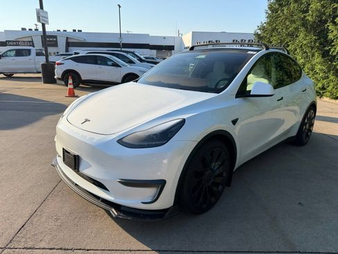 Used 2024 Tesla Model Y Performance AWD/4WD image 7