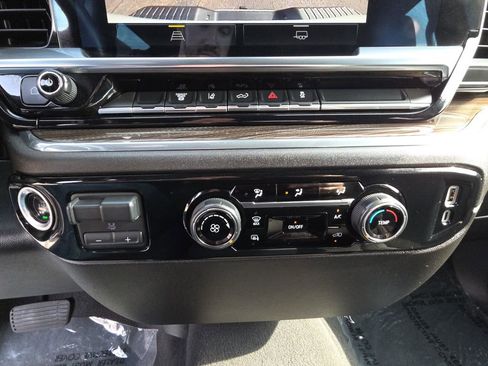 Used 2024 Chevrolet Silverado 3500 LT image 24