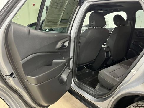 Used 2026 Chevrolet Trax RS w/ Sunroof Package FWD image 18