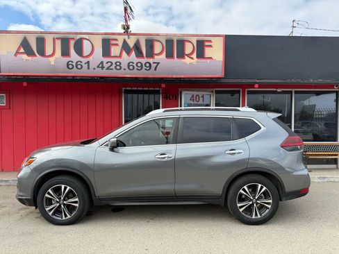 Used 2019 Nissan Rogue SV w/ Premium Package FWD image 1