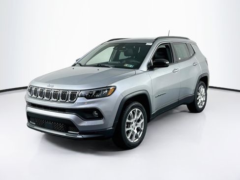 Used 2024 Jeep Compass Latitude w/ Sun and Sound Group AWD/4WD image 1